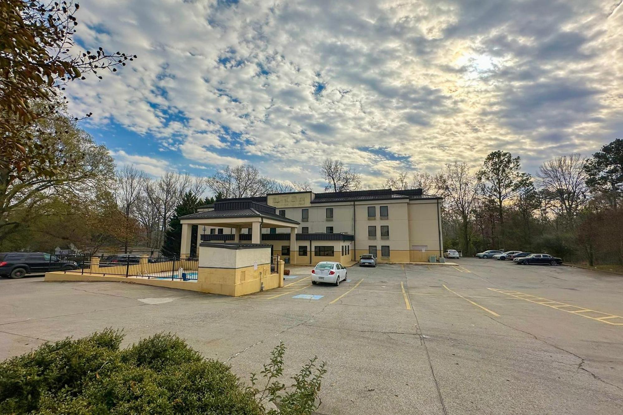 Oyo Hotel Rome West Ga Екстер'єр фото