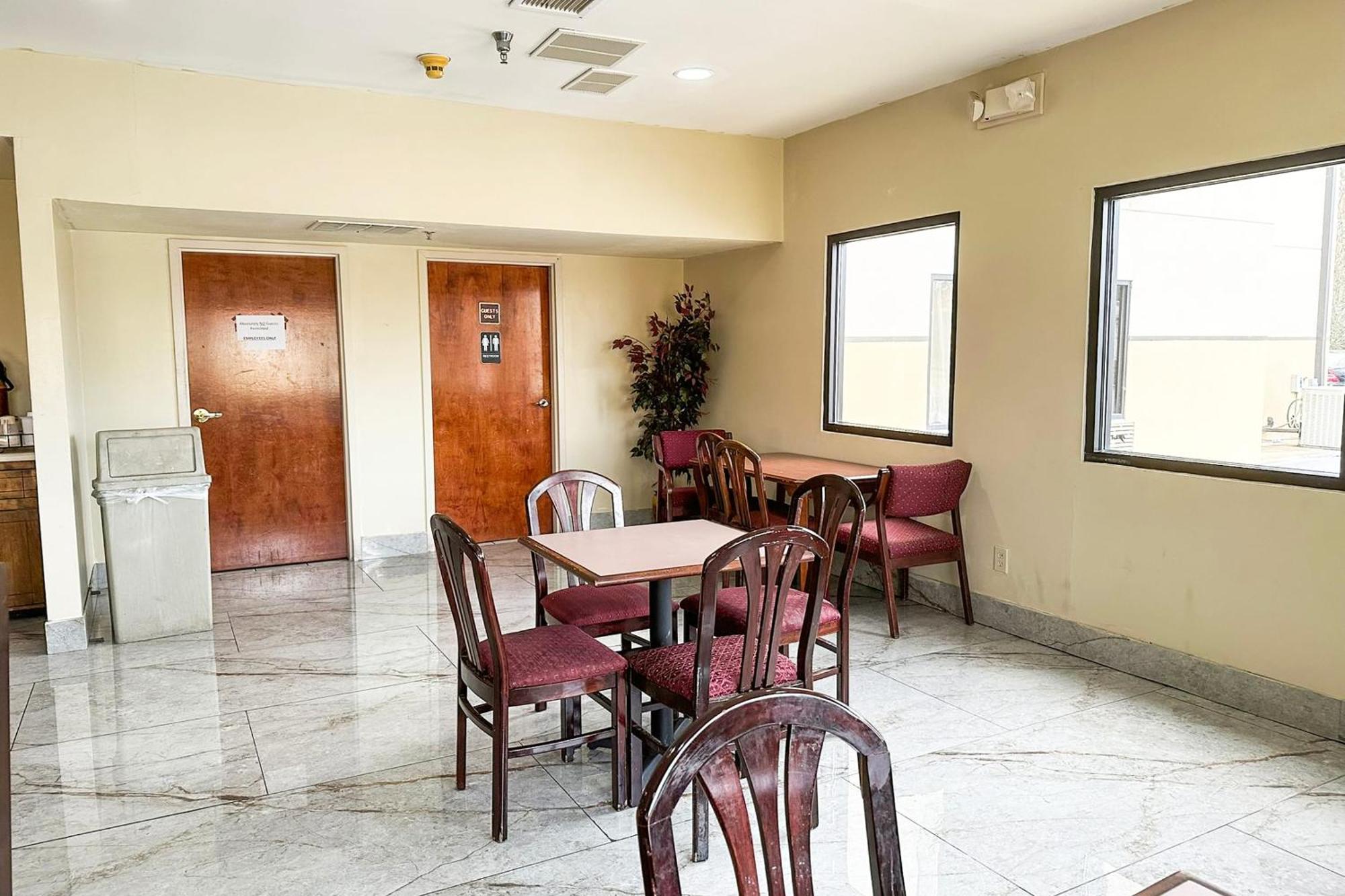 Oyo Hotel Rome West Ga Екстер'єр фото